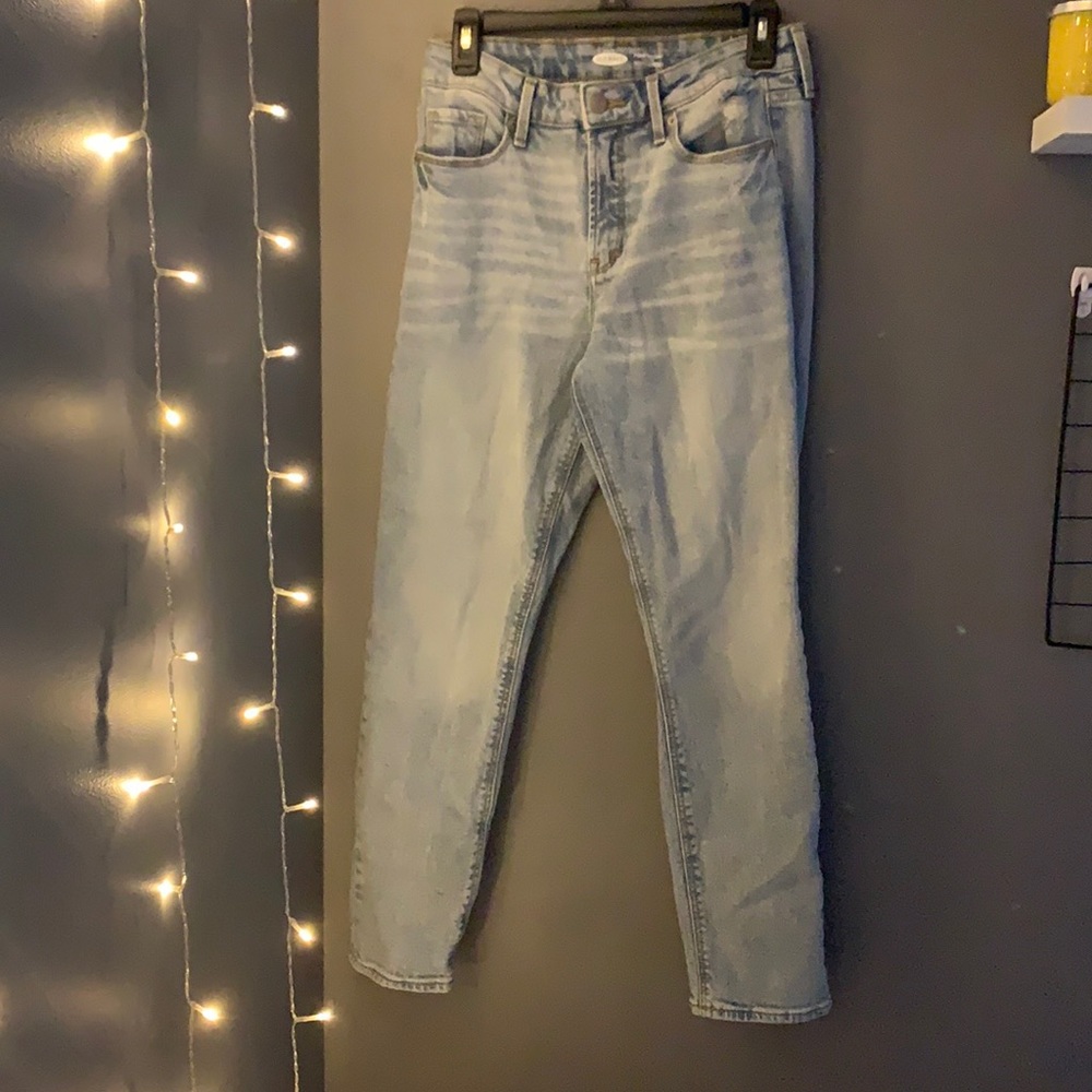 Light wash mom jeans